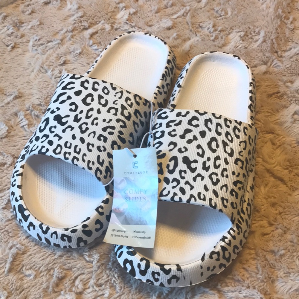 Cloud Slippers NWT